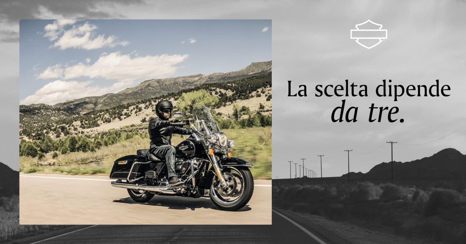 Harley-Davidson in movimento su strada panoramica, pilota con abbigliamento tecnico. Sezione destra monocromatica con logo Harley-Davidson e testo 'La scelta dipende da tre'.
