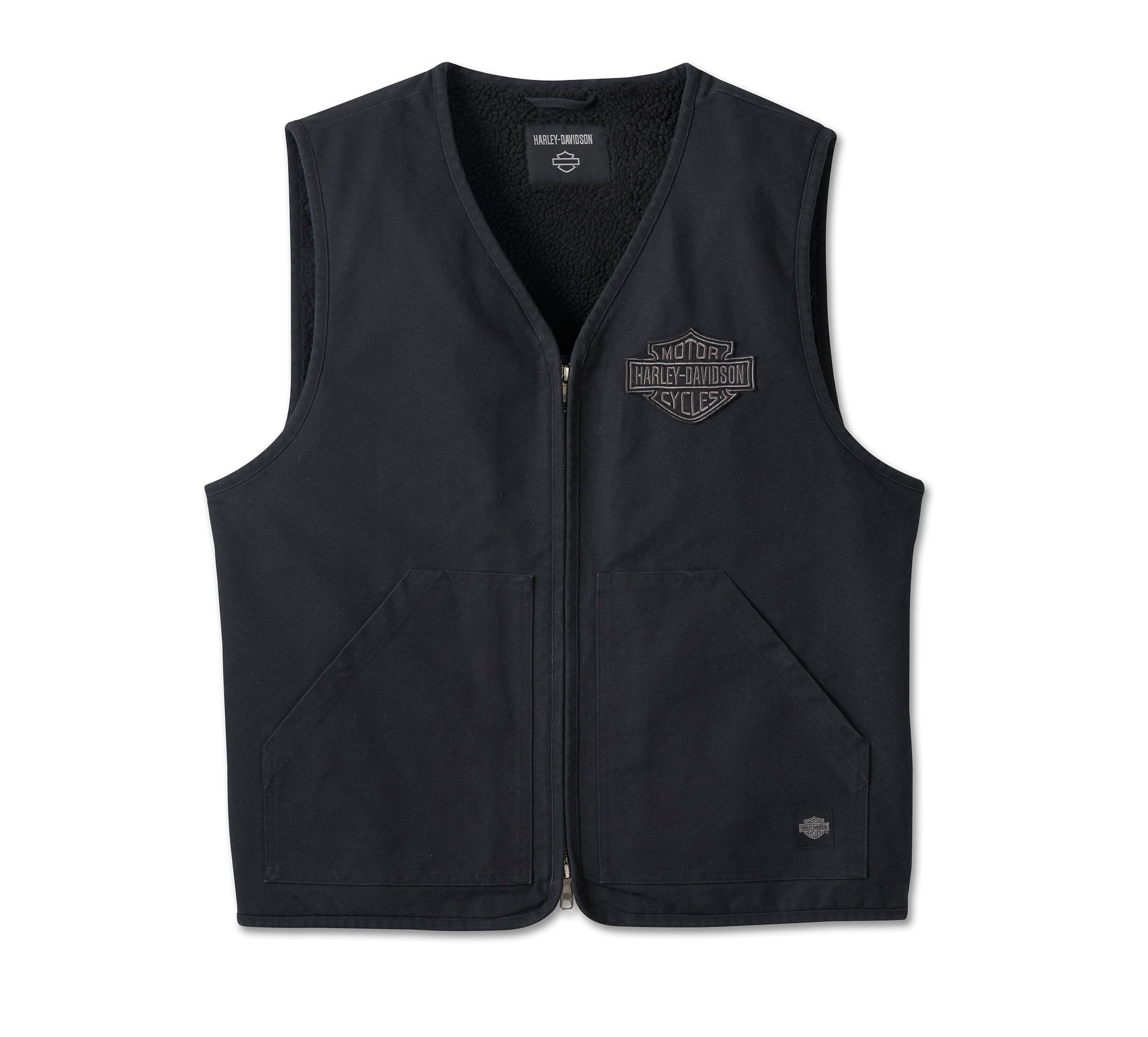 Gilet nero Harley-Davidson con fodera in sherpa, chiusura a zip, due tasche frontali e logo Bar & Shield ricamato sul petto. Abbigliamento moto.