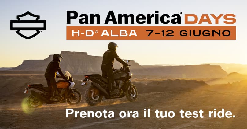 Promozione Pan America Days H-D Alba 7-12 Giugno. Due motociclisti su Harley-Davidson Pan America in test ride off-road al tramonto. Prenota il tuo test ride.