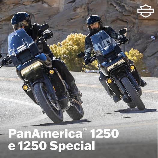 Harley-Davidson Pan America 1250 e 1250 Special con due motociclisti in abbigliamento tecnico su strada. Scopri i motori, prenota un test ride.