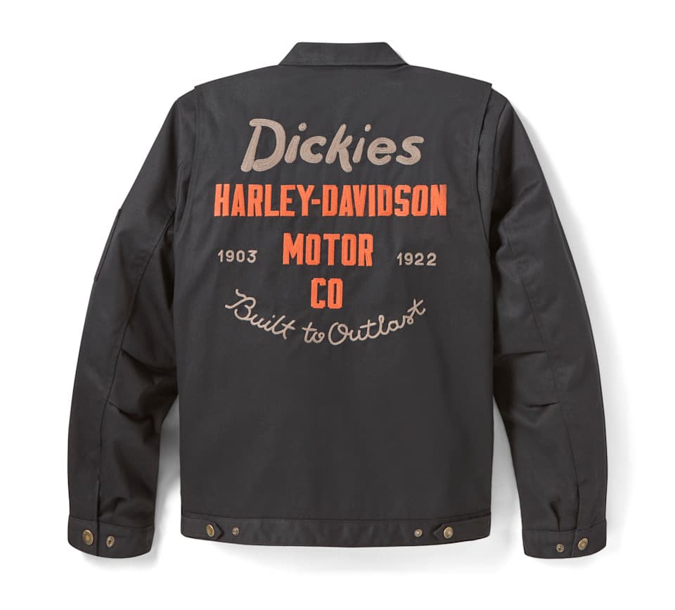 Giacca nera da lavoro Dickies x Harley-Davidson. Sul retro, loghi ricamati 'Dickies', 'HARLEY-DAVIDSON MOTOR CO' con date '1