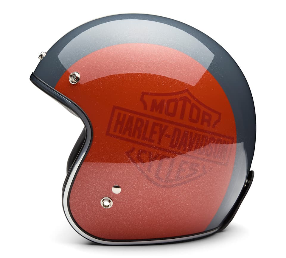 Casco moto jet Harley-Davidson bicolore grigio scuro e arancione glitterato con logo tono su tono, borchie cromate e bordo nero con profilo cromato.