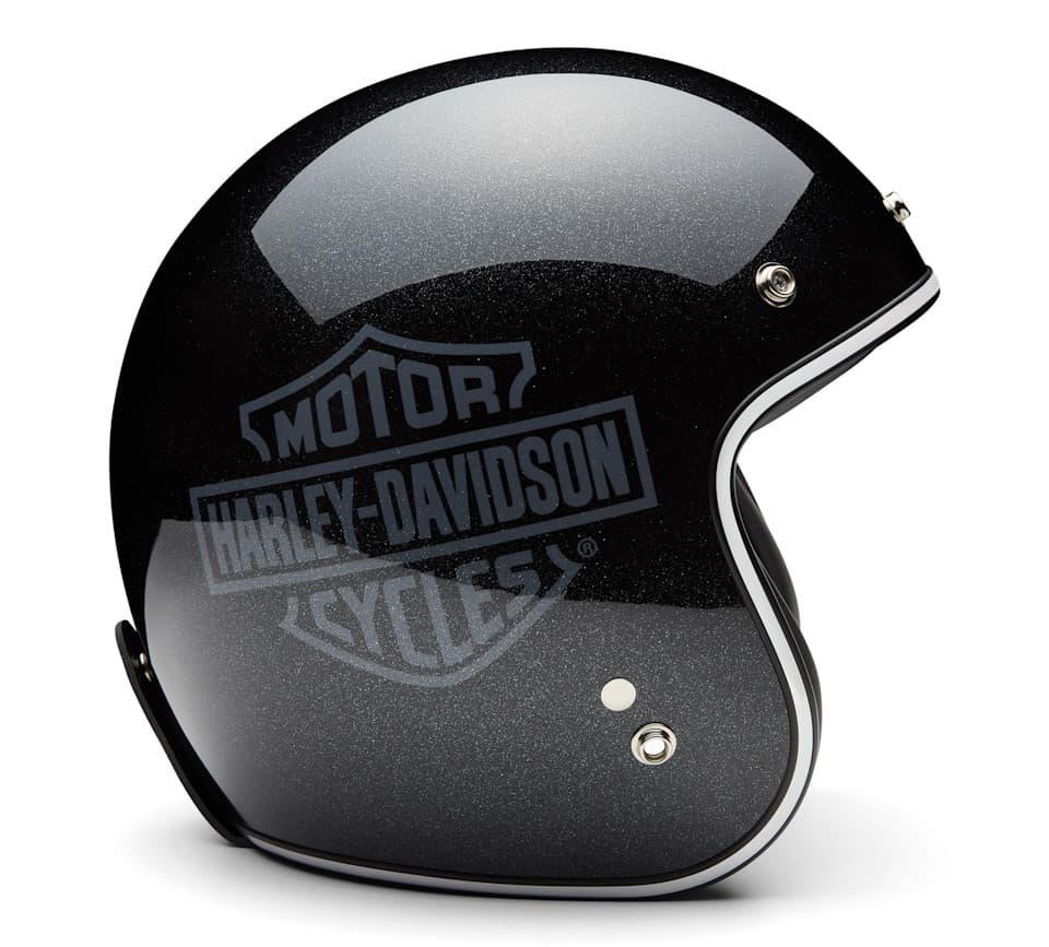Casco jet Harley-Davidson nero glitterato con logo Bar & Shield grigio scuro e bordatura bianca. Dettagli cromati per visiera.