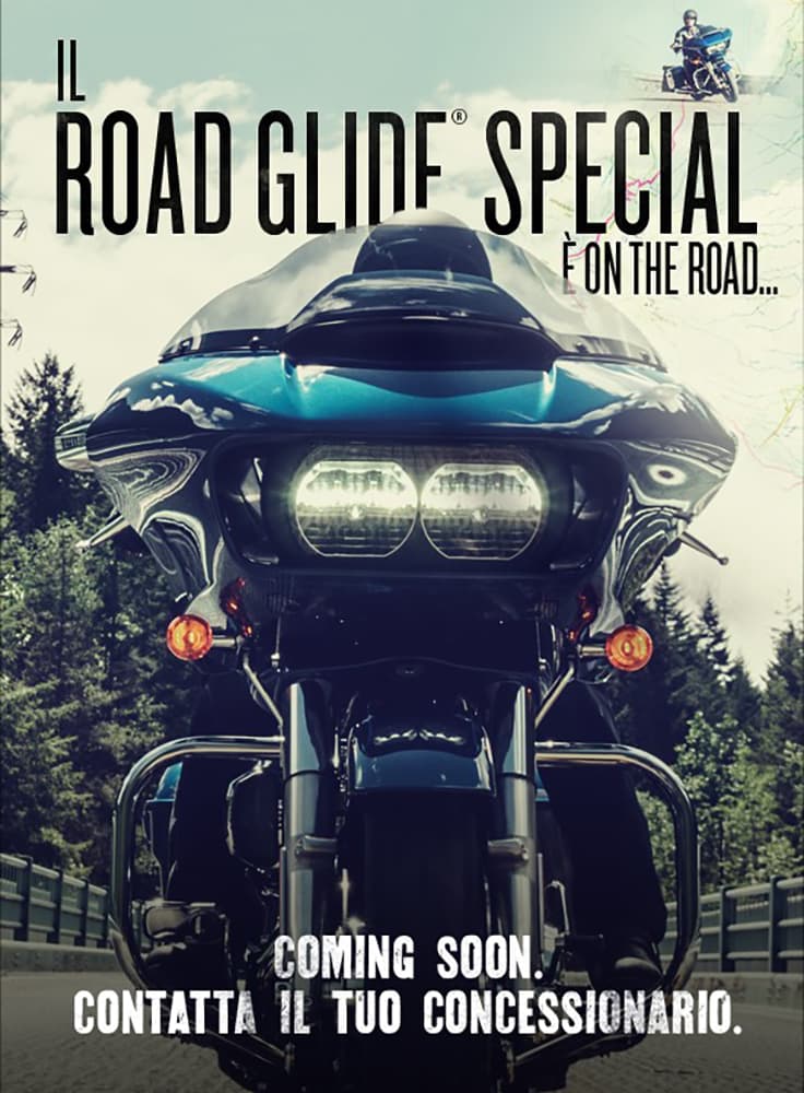 1406969762w638_5061125_h01414069hdemy15roadglide_eshot_master_itama Annuncio Harley-Davidson Road Glide Special: moto in arrivo, vista frontale con fari accesi su strada. Contatta la concessionaria per maggiori dettagli.