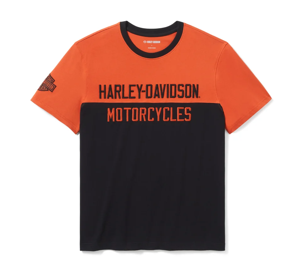 96797-25VM T-shirt Harley-Davidson bicolore arancione e nera. Scritta "HARLEY-DAVIDSON MOTORCYCLES" in rilievo sul petto. Logo sul braccio sinistro.