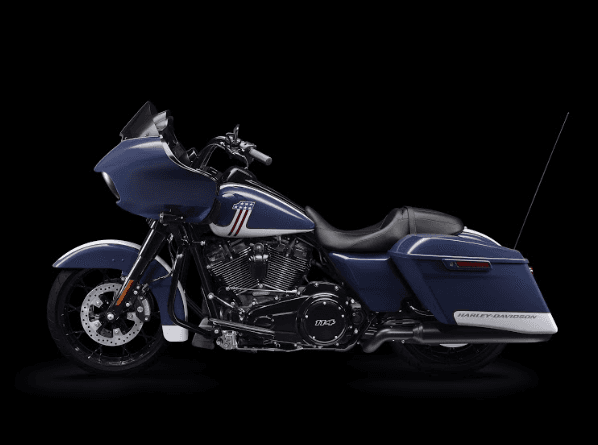 Street-Glide-special-Patriot-Paint-Set-1.png Harley-Davidson Road Glide Special blu navy, motore Milwaukee-Eight, con carenatura, borse laterali e grafica USA sul serbatoio. Prenota un test ride.
