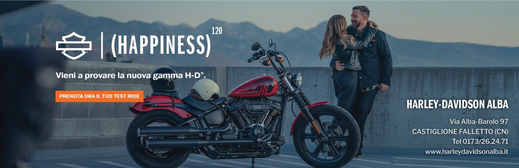 testride Concessionaria Harley-Davidson Alba. Moto H-D 114 rossa, coppia. Prenota il tuo test ride della nuova gamma Harley-Davidson per il 120° anniversario.