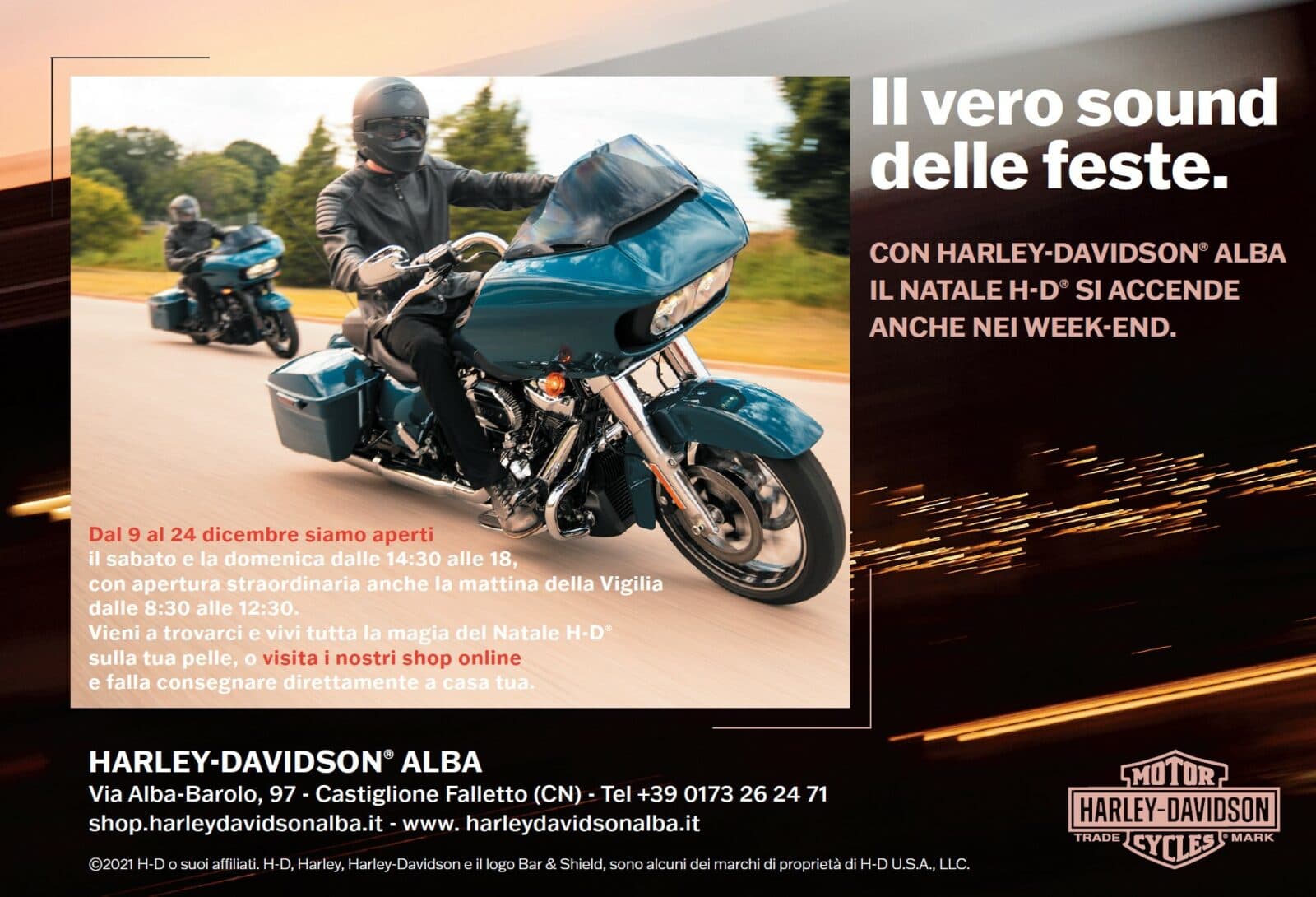 xmas2021 Motociclisti su Harley-Davidson touring. Promozione Natale H-D Alba: orari speciali, shop online per abbigliamento e accessori.