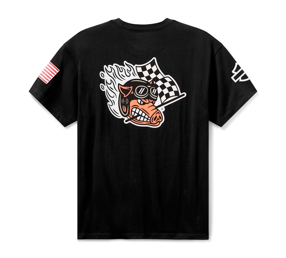 T-shirt Harley-Davidson con grafica racing “Hog” Maglietta nera Harley-Davidson con stampa posteriore di maiale stilizzato con casco, occhiali e bandiera a scacchi, fiamme. Logo HD e bandiera USA sulle maniche.