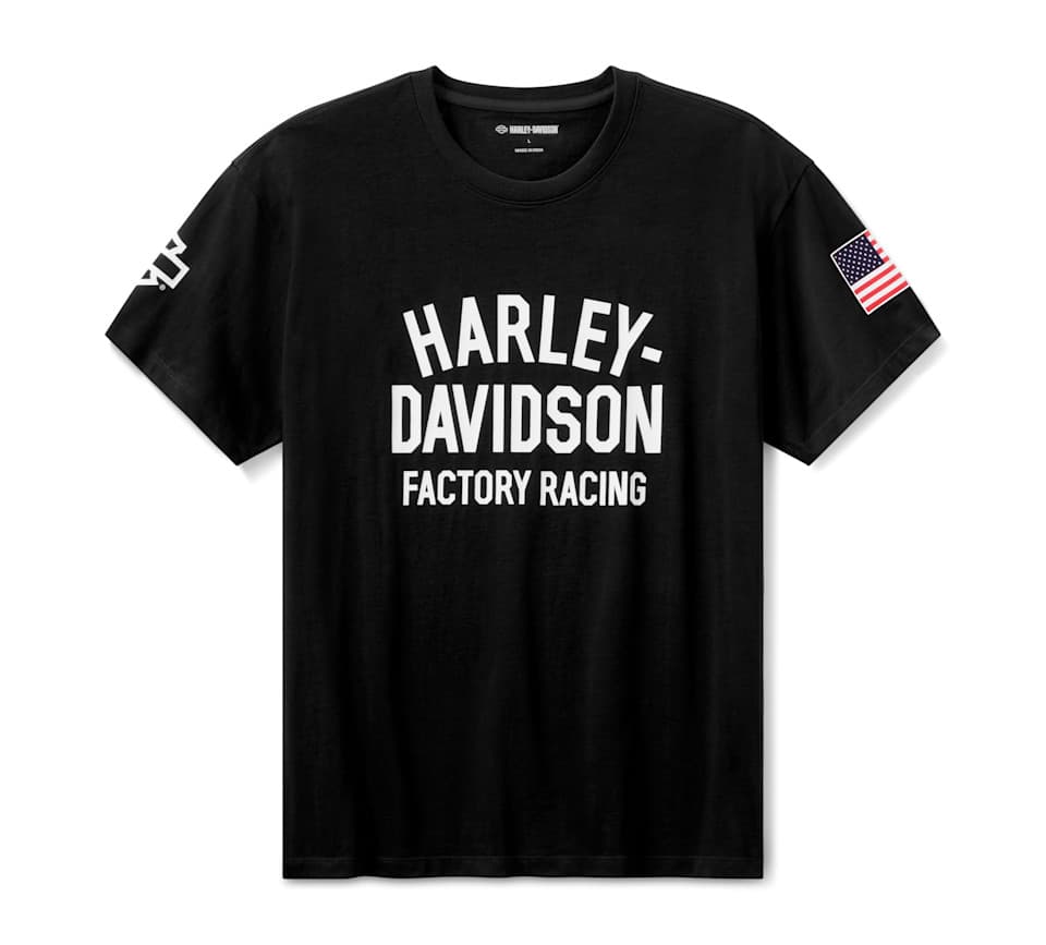 Maglietta Harley-Davidson Factory Racing Maglietta nera in cotone con stampa frontale bianca 'HARLEY-DAVIDSON FACTORY RACING', logo stilizzato sul braccio sinistro e bandiera americana sul destro.