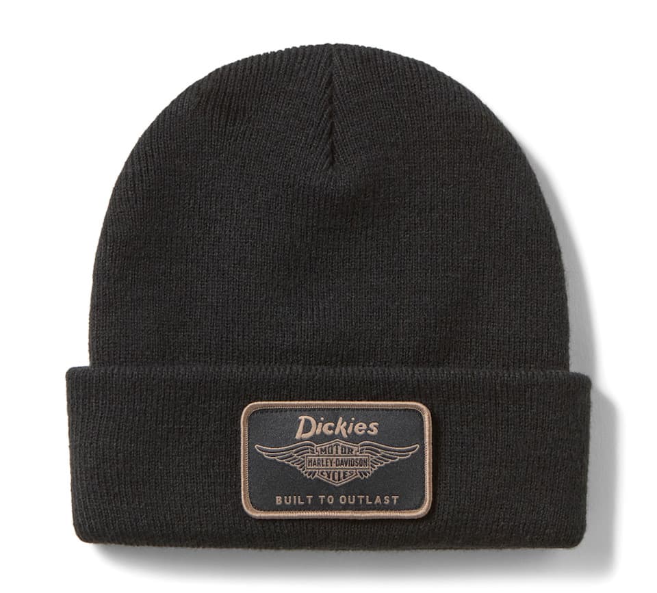 Cuffia Dickies Harley-Davidson nera – Abbigliamento moto Cuffia nera in maglia con risvolto, patch rettangolare nera con bordi e scritte color oro. Presenta il logo Dickies, il logo alato Harley-Davidson e la dicitura 'BUILT TO OUTLAST'.